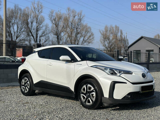 Белый Тойота C-HR EV, объемом двигателя 0 л и пробегом 57 тыс. км за 19300 $, фото 19 на Automoto.ua