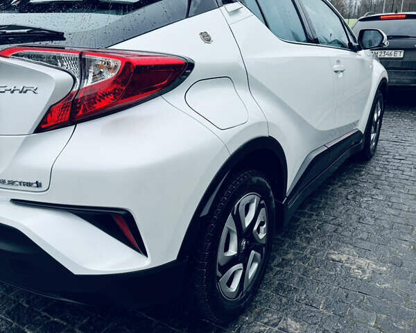 Білий Тойота C-HR EV, об'ємом двигуна 0 л та пробігом 22 тис. км за 17800 $, фото 20 на Automoto.ua