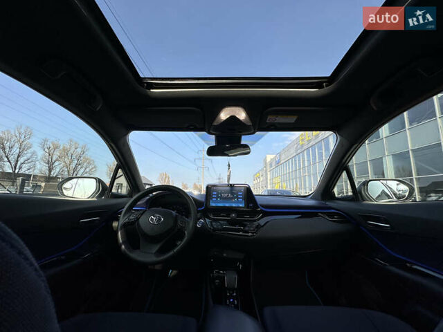 Белый Тойота C-HR EV, объемом двигателя 0 л и пробегом 57 тыс. км за 19300 $, фото 30 на Automoto.ua