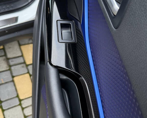 Белый Тойота C-HR EV, объемом двигателя 0 л и пробегом 66 тыс. км за 17600 $, фото 3 на Automoto.ua