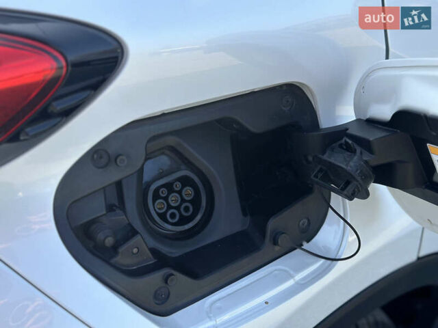 Білий Тойота C-HR EV, об'ємом двигуна 0 л та пробігом 57 тис. км за 19600 $, фото 13 на Automoto.ua