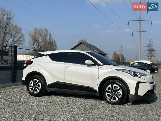 Белый Тойота C-HR EV, объемом двигателя 0 л и пробегом 57 тыс. км за 19300 $, фото 18 на Automoto.ua