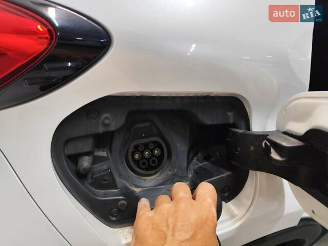 Белый Тойота C-HR EV, объемом двигателя 0 л и пробегом 1 тыс. км за 20555 $, фото 34 на Automoto.ua