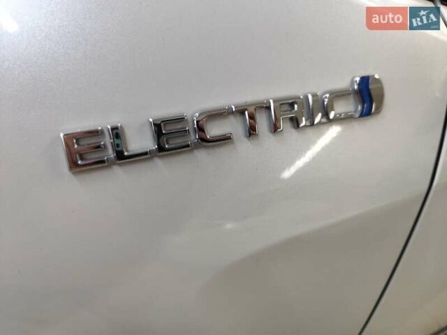 Белый Тойота C-HR EV, объемом двигателя 0 л и пробегом 1 тыс. км за 20555 $, фото 20 на Automoto.ua