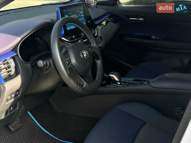 Белый Тойота C-HR EV, объемом двигателя 0 л и пробегом 57 тыс. км за 19300 $, фото 23 на Automoto.ua