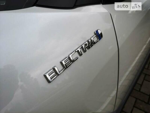 Белый Тойота C-HR EV, объемом двигателя 0 л и пробегом 1 тыс. км за 26612 $, фото 5 на Automoto.ua
