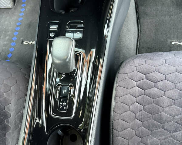 Білий Тойота C-HR EV, об'ємом двигуна 0 л та пробігом 62 тис. км за 18000 $, фото 7 на Automoto.ua