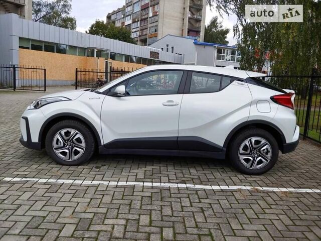 Білий Тойота C-HR EV, об'ємом двигуна 0 л та пробігом 1 тис. км за 26612 $, фото 3 на Automoto.ua