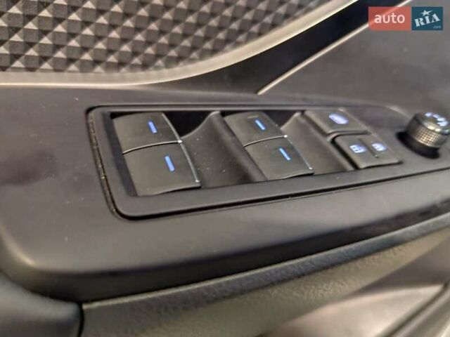 Белый Тойота C-HR EV, объемом двигателя 0 л и пробегом 1 тыс. км за 20555 $, фото 47 на Automoto.ua