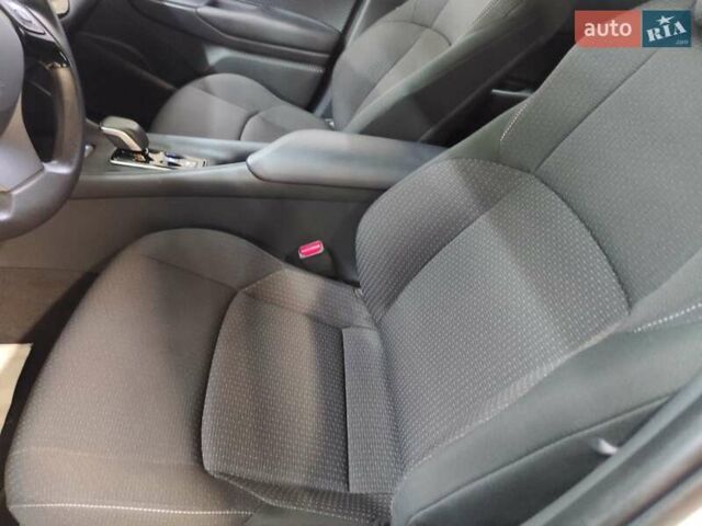 Белый Тойота C-HR EV, объемом двигателя 0 л и пробегом 1 тыс. км за 20555 $, фото 56 на Automoto.ua