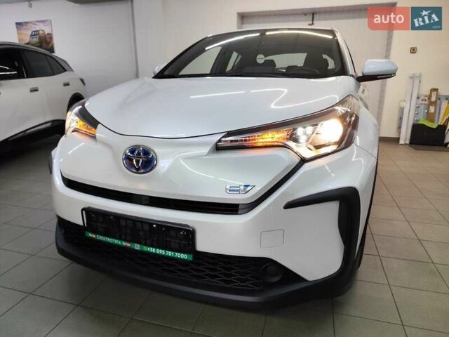 Белый Тойота C-HR EV, объемом двигателя 0 л и пробегом 1 тыс. км за 20555 $, фото 2 на Automoto.ua
