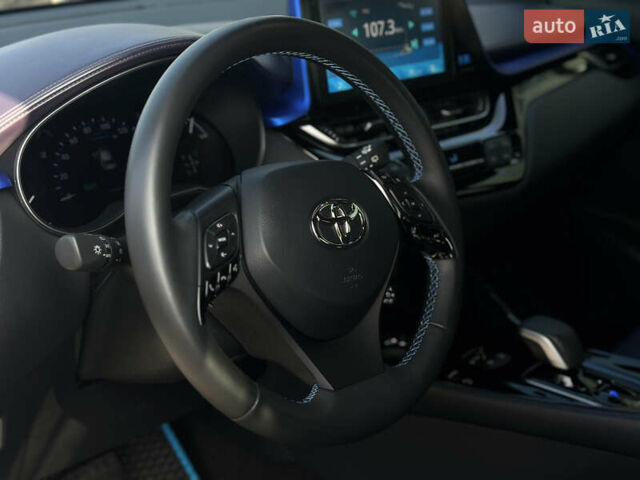 Белый Тойота C-HR EV, объемом двигателя 0 л и пробегом 57 тыс. км за 19300 $, фото 25 на Automoto.ua