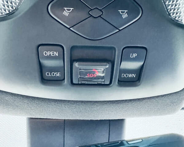 Білий Тойота C-HR EV, об'ємом двигуна 0 л та пробігом 22 тис. км за 17800 $, фото 13 на Automoto.ua