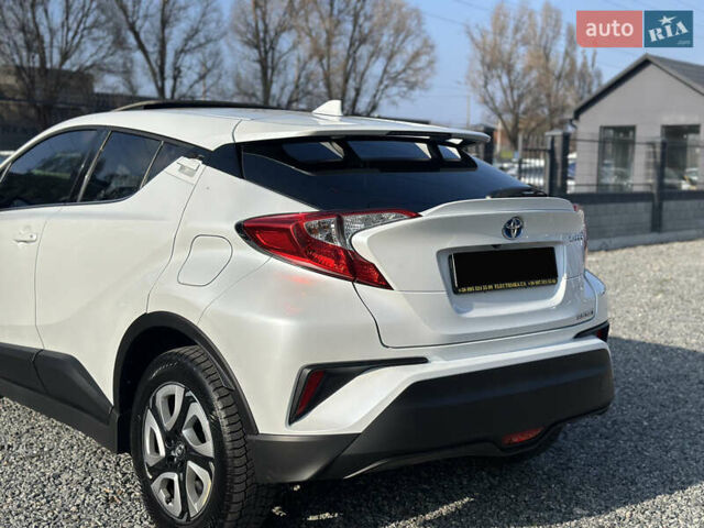 Белый Тойота C-HR EV, объемом двигателя 0 л и пробегом 57 тыс. км за 19300 $, фото 10 на Automoto.ua