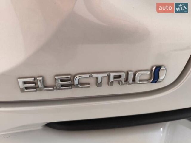 Белый Тойота C-HR EV, объемом двигателя 0 л и пробегом 1 тыс. км за 20555 $, фото 41 на Automoto.ua
