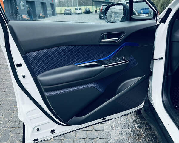 Білий Тойота C-HR EV, об'ємом двигуна 0 л та пробігом 22 тис. км за 17800 $, фото 5 на Automoto.ua