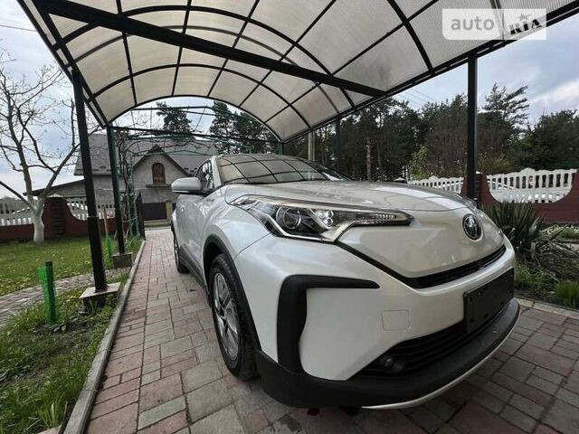 Білий Тойота C-HR EV, об'ємом двигуна 0 л та пробігом 8 тис. км за 19900 $, фото 2 на Automoto.ua