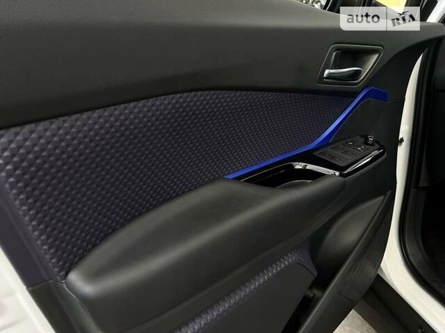 Білий Тойота C-HR EV, об'ємом двигуна 0 л та пробігом 8 тис. км за 19900 $, фото 24 на Automoto.ua