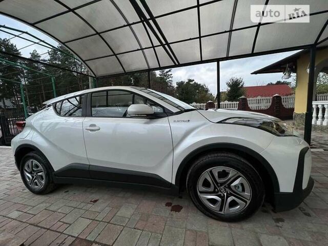 Білий Тойота C-HR EV, об'ємом двигуна 0 л та пробігом 8 тис. км за 19900 $, фото 4 на Automoto.ua