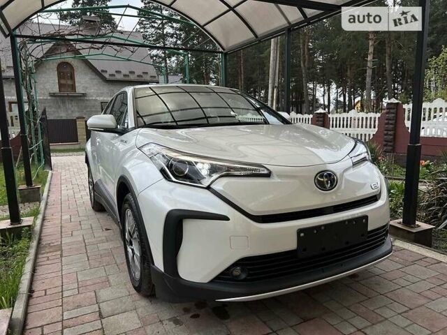 Білий Тойота C-HR EV, об'ємом двигуна 0 л та пробігом 8 тис. км за 19900 $, фото 5 на Automoto.ua