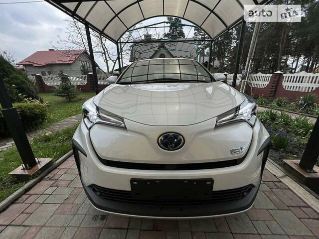 Білий Тойота C-HR EV, об'ємом двигуна 0 л та пробігом 8 тис. км за 19900 $, фото 3 на Automoto.ua