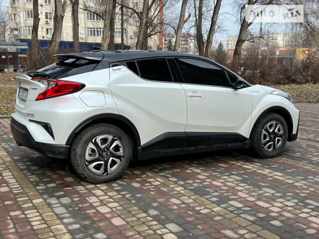 Белый Тойота C-HR EV, объемом двигателя 0 л и пробегом 10 тыс. км за 27800 $, фото 10 на Automoto.ua