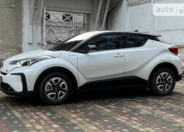 Білий Тойота C-HR EV, об'ємом двигуна 0 л та пробігом 10 тис. км за 27800 $, фото 3 на Automoto.ua