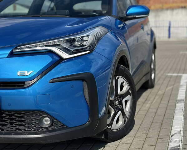 Синій Тойота C-HR EV, об'ємом двигуна 0 л та пробігом 25 тис. км за 17999 $, фото 10 на Automoto.ua