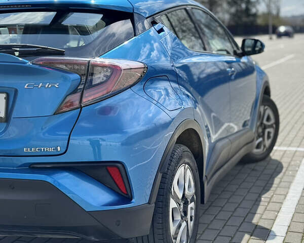 Синій Тойота C-HR EV, об'ємом двигуна 0 л та пробігом 25 тис. км за 17999 $, фото 18 на Automoto.ua