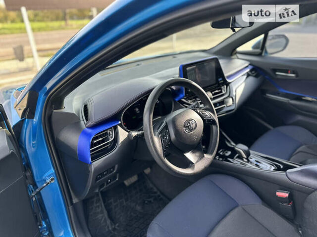 Синий Тойота C-HR EV, объемом двигателя 0 л и пробегом 55 тыс. км за 21800 $, фото 20 на Automoto.ua