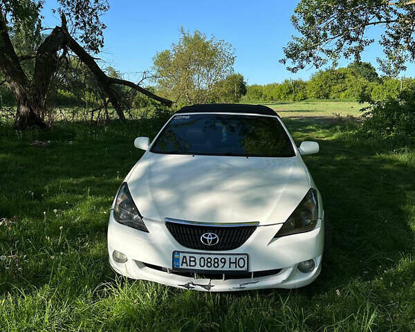 Белый Тойота Camry Solara, объемом двигателя 3.3 л и пробегом 400 тыс. км за 4000 $, фото 1 на Automoto.ua