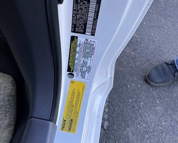 Белый Тойота Camry Solara, объемом двигателя 3.31 л и пробегом 47 тыс. км за 10000 $, фото 5 на Automoto.ua