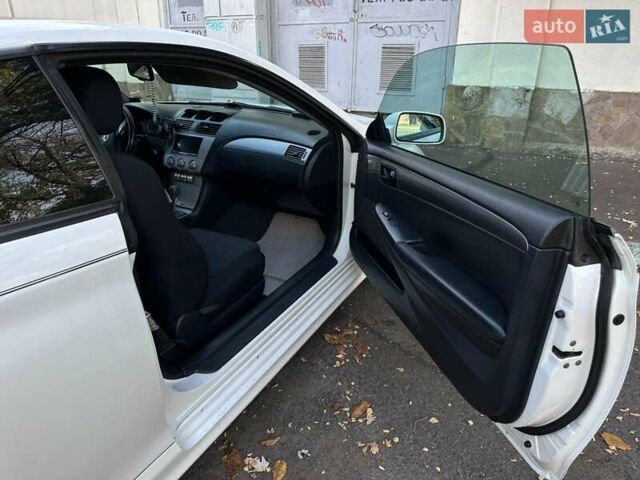 Белый Тойота Camry Solara, объемом двигателя 3.3 л и пробегом 92 тыс. км за 9000 $, фото 7 на Automoto.ua