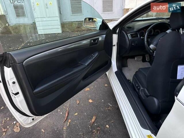 Белый Тойота Camry Solara, объемом двигателя 3.3 л и пробегом 92 тыс. км за 9000 $, фото 6 на Automoto.ua