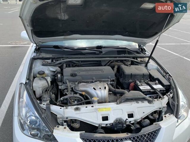 Белый Тойота Camry Solara, объемом двигателя 2.4 л и пробегом 48 тыс. км за 13500 $, фото 7 на Automoto.ua