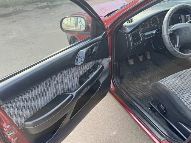 Красный Тойота Carina E, объемом двигателя 1.6 л и пробегом 259 тыс. км за 2800 $, фото 7 на Automoto.ua