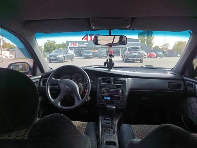 Червоний Тойота Carina E, об'ємом двигуна 2 л та пробігом 290 тис. км за 2300 $, фото 6 на Automoto.ua