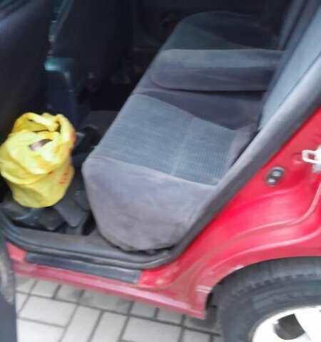 Червоний Тойота Carina E, об'ємом двигуна 1.6 л та пробігом 300 тис. км за 2670 $, фото 10 на Automoto.ua