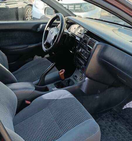 Червоний Тойота Carina E, об'ємом двигуна 2 л та пробігом 260 тис. км за 4500 $, фото 2 на Automoto.ua