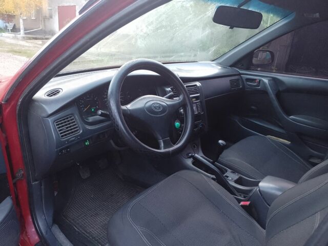 Червоний Тойота Carina E, об'ємом двигуна 1.6 л та пробігом 111 тис. км за 2000 $, фото 6 на Automoto.ua