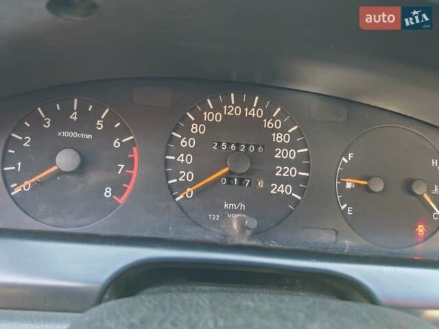 Сірий Тойота Carina E, об'ємом двигуна 1.8 л та пробігом 256 тис. км за 2850 $, фото 1 на Automoto.ua