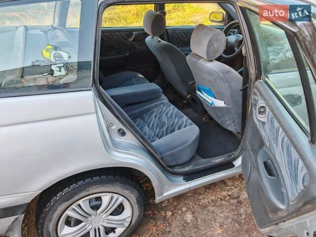 Сірий Тойота Carina E, об'ємом двигуна 1.8 л та пробігом 256 тис. км за 2850 $, фото 10 на Automoto.ua