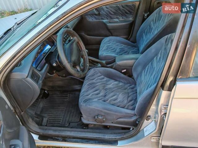 Сірий Тойота Carina E, об'ємом двигуна 1.8 л та пробігом 256 тис. км за 2850 $, фото 4 на Automoto.ua