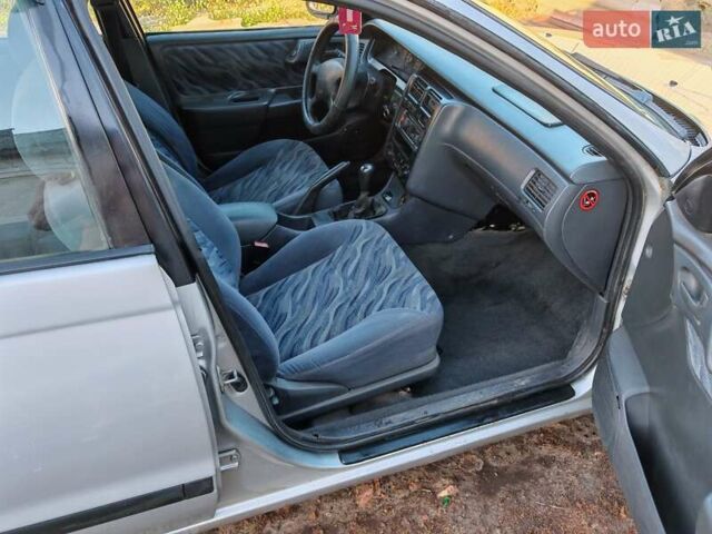 Сірий Тойота Carina E, об'ємом двигуна 1.8 л та пробігом 256 тис. км за 2850 $, фото 2 на Automoto.ua