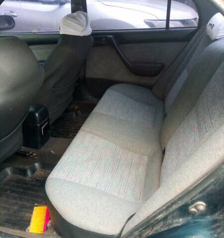 Зеленый Тойота Carina E, объемом двигателя 1.6 л и пробегом 180 тыс. км за 2099 $, фото 4 на Automoto.ua