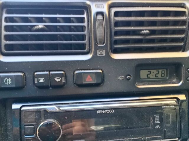 Зелений Тойота Carina E, об'ємом двигуна 1.8 л та пробігом 278 тис. км за 3000 $, фото 5 на Automoto.ua