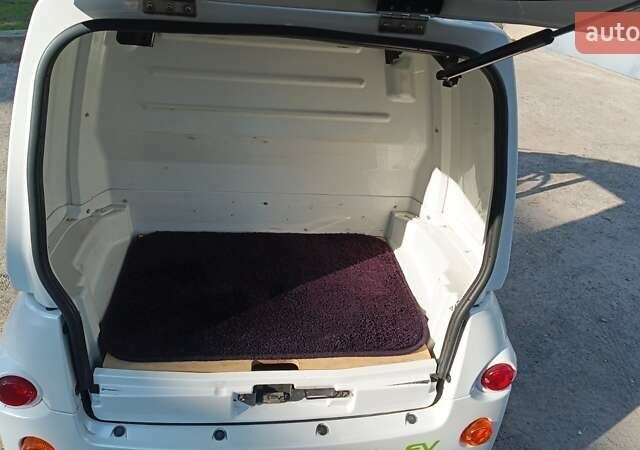 Білий Тойота Coms, об'ємом двигуна 0 л та пробігом 5 тис. км за 4699 $, фото 6 на Automoto.ua