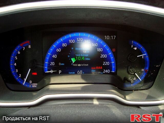 Белый Тойота Corolla Cross, объемом двигателя 2 л и пробегом 101 тыс. км за 26500 $, фото 3 на Automoto.ua