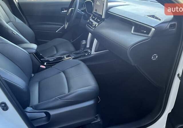 Белый Тойота Corolla Cross, объемом двигателя 2 л и пробегом 17 тыс. км за 36749 $, фото 5 на Automoto.ua