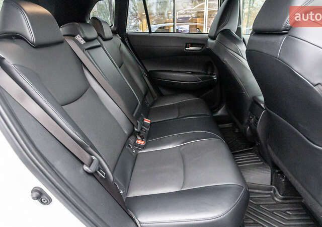 Белый Тойота Corolla Cross, объемом двигателя 2 л и пробегом 31 тыс. км за 35157 $, фото 6 на Automoto.ua